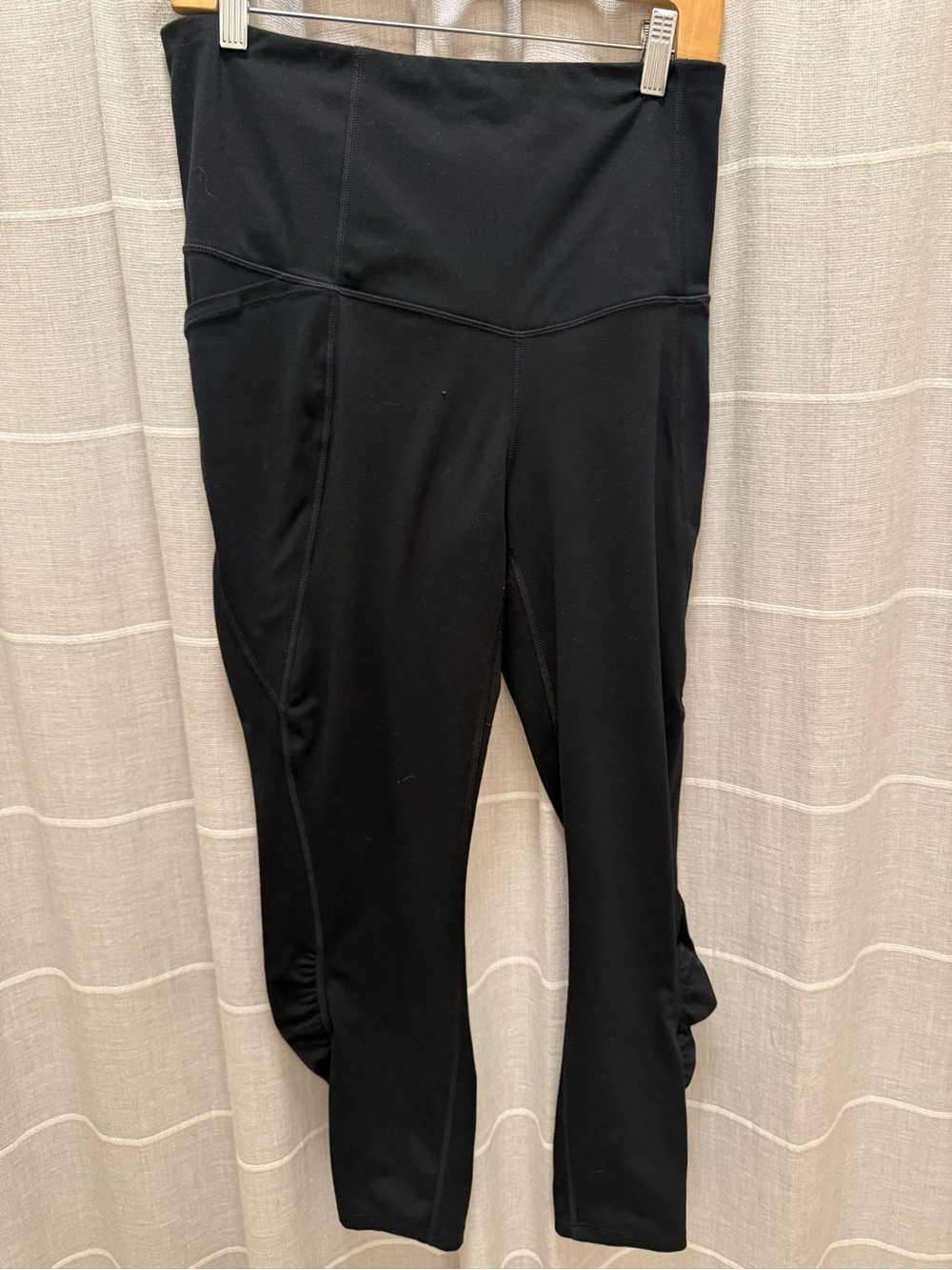 all in motion Black High-Waist Capri Leggings